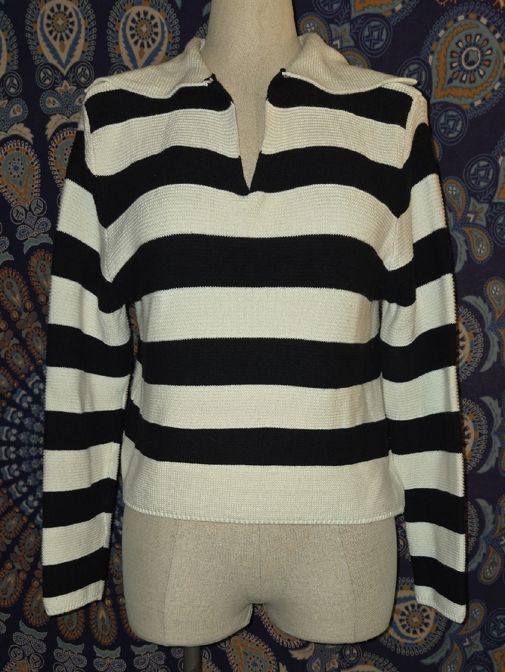moon & madison Navy And White Striped V-Neck Knit Sweater Sz Med